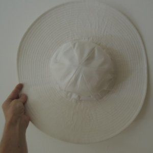 Ladies Wide Brim Hat Large Floppy White Hat For Sun / Beach / Summer Fun Etc